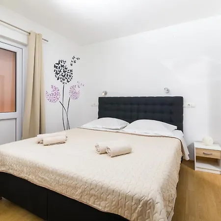 Guest house Marinna Vrboska